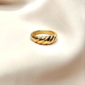 NWT Croissant Ring 18k Gold Over Brass, size 9 MSRP $50